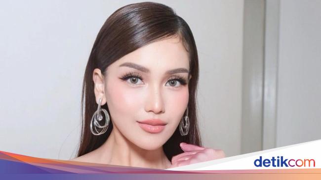 Potret Ayu Ting Ting Bikin Pangling, Mata Berbinar Terima Penghargaan Dangdut