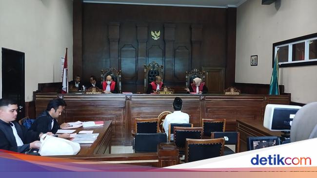 Eks OB Inul Daratista Dituntut 2 Tahun 6 Bulan Soal Kasus Pencurian Mobil-Laptop